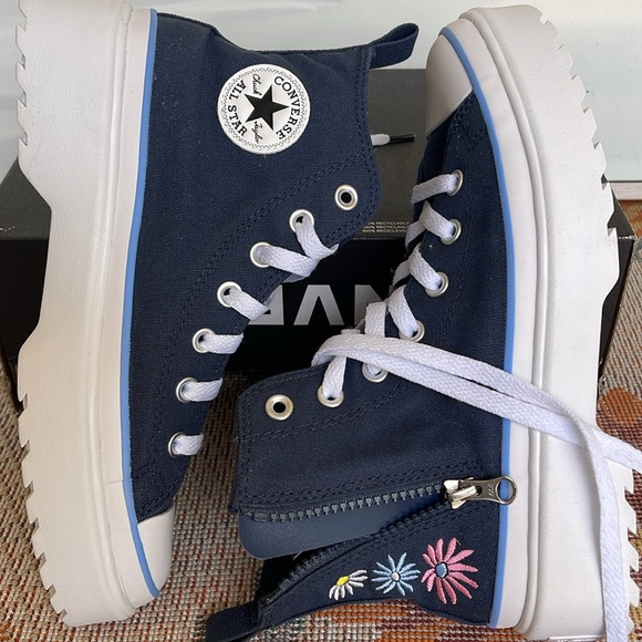 Converse WMNS CTAS A06342C
CTAS LUGGED LIFT H NAVY/LT BLUE /WHITE
Platform Snkrs - Picture 12 of 16
